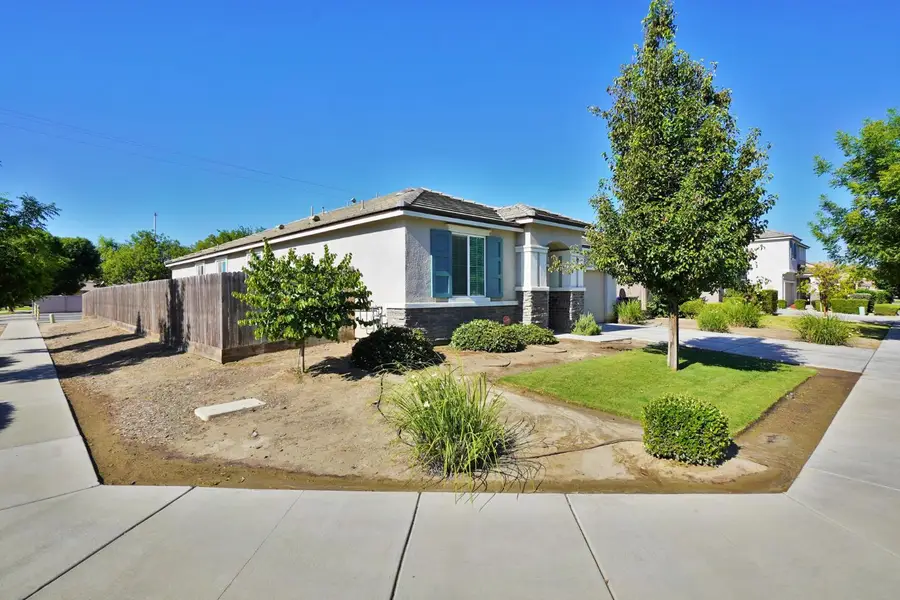 559 Ivory Street, Lemoore, CA 93245 - #2