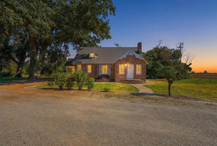 21530 Tiburico Avenue, Laton, CA 93242 - #3