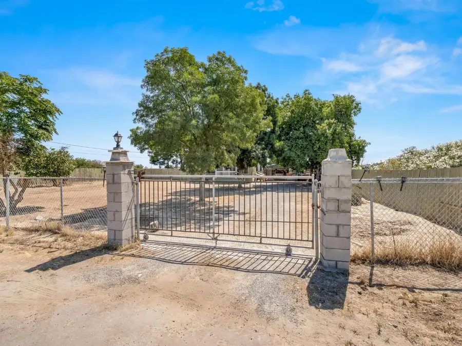 6072 S Maple Avenue, Fresno, CA 93725 - #3