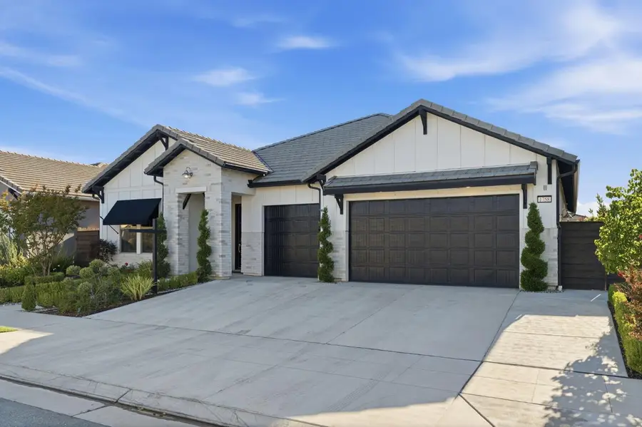 1758 N Carson Avenue, Clovis, CA 93619 - #3