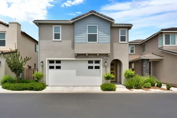 1927 Kelly Lane, Clovis, CA 93611