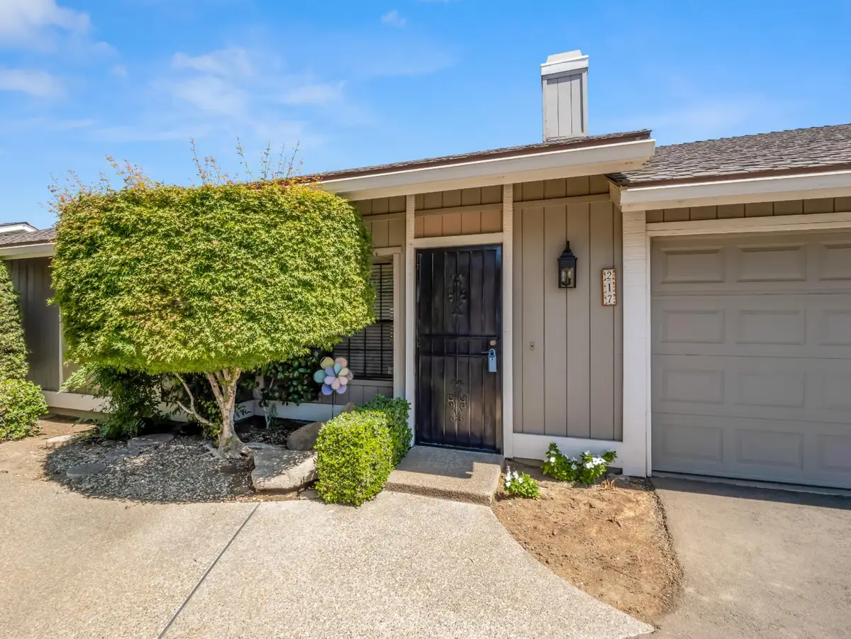 217 E Cole Avenue, Fresno, CA 93720 - #1