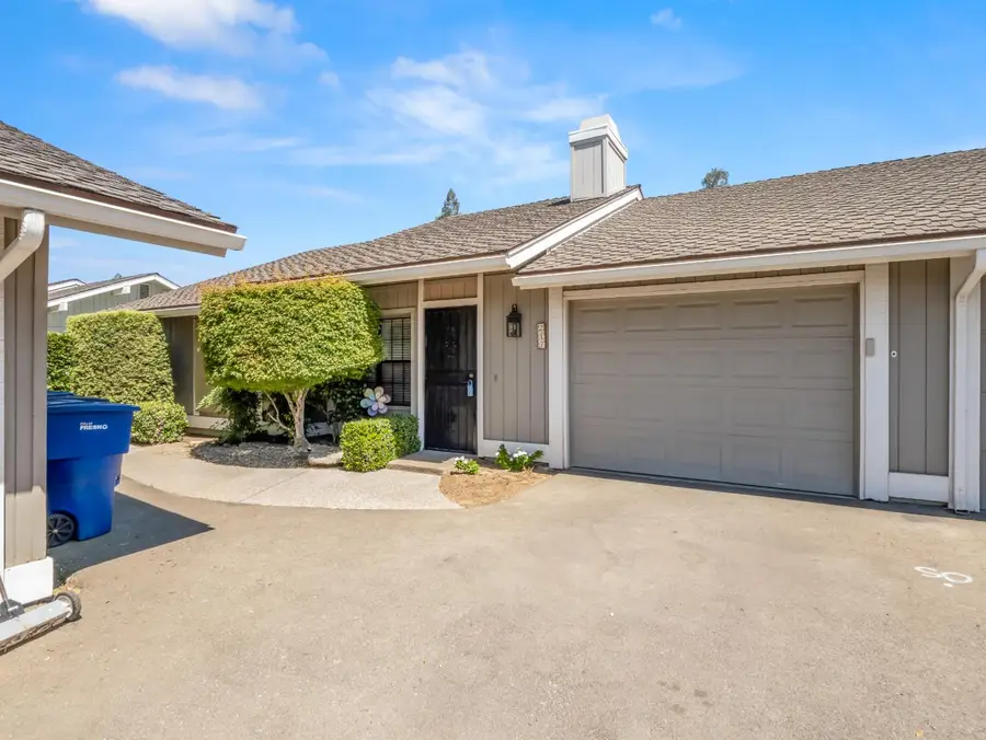 217 E Cole Avenue, Fresno, CA 93720 - #2