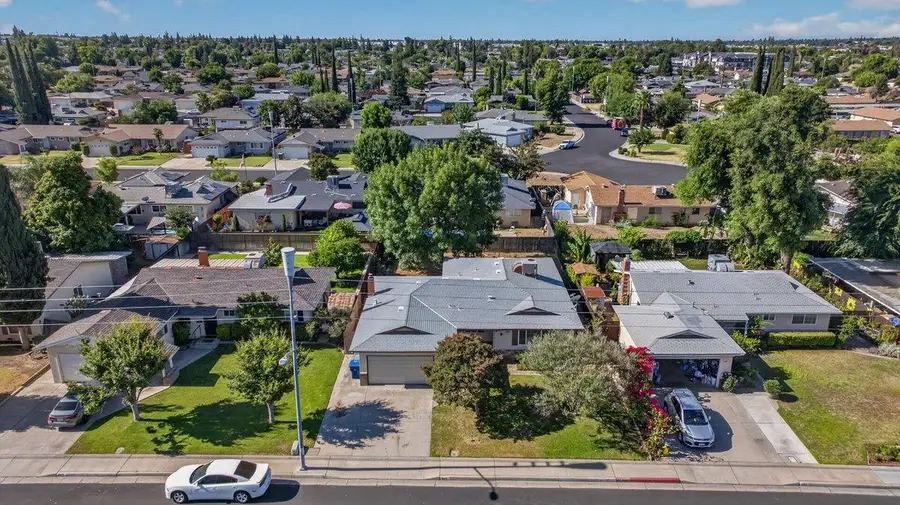 692 W Gettysburg Avenue, Clovis, CA 93612 - #2