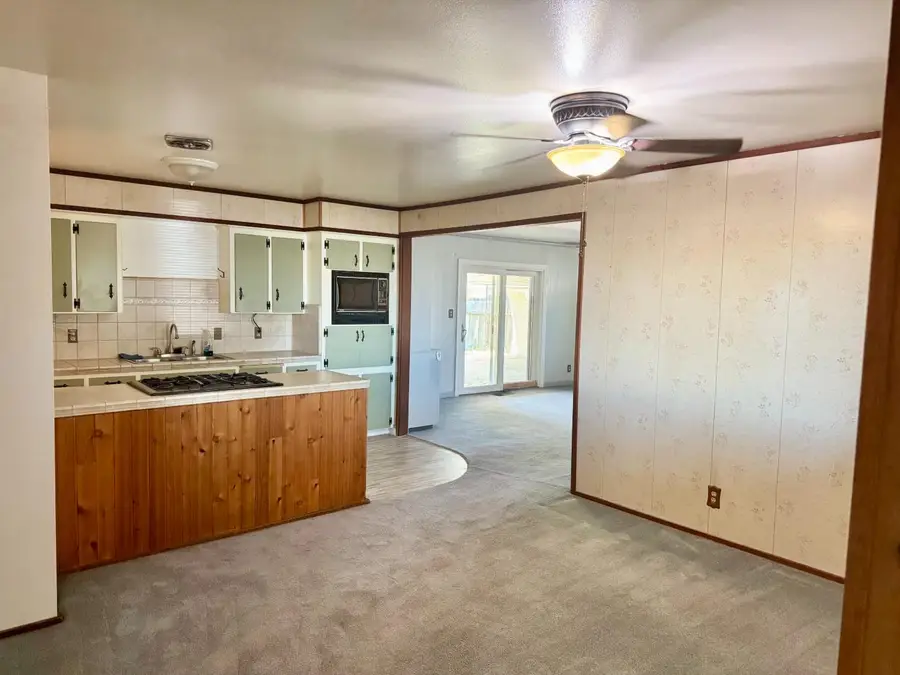 1470 N Chestnut Avenue, Fresno, CA 93703 - #3