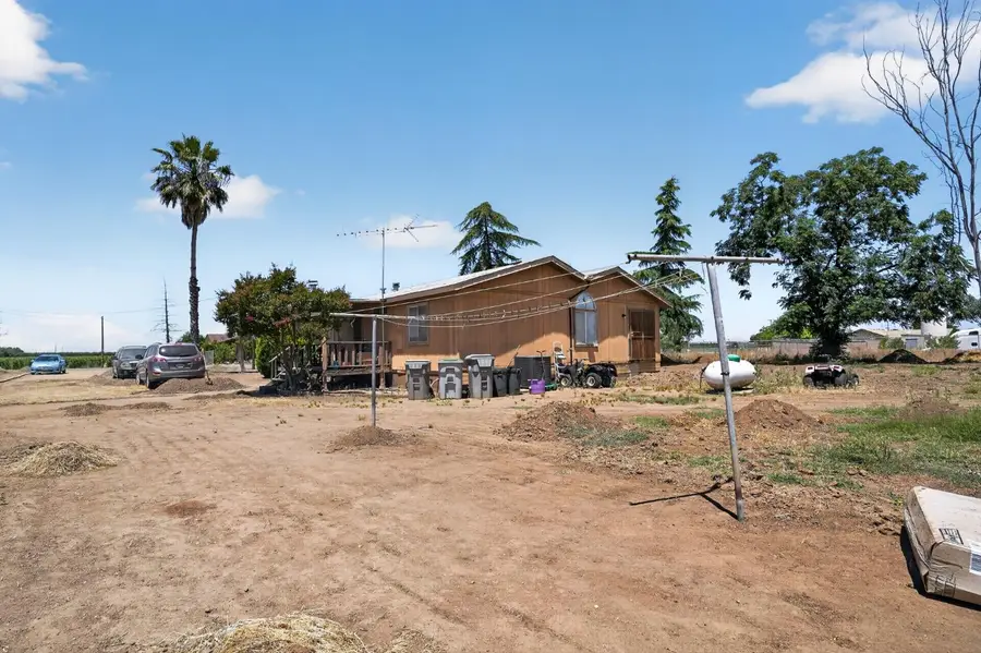 3512 S Blythe Avenue, Fresno, CA 93706 - #2