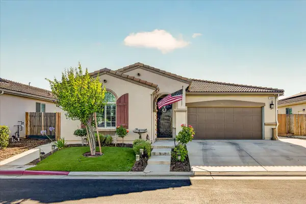 1056 Lindsay Lane, Clovis, CA 93619