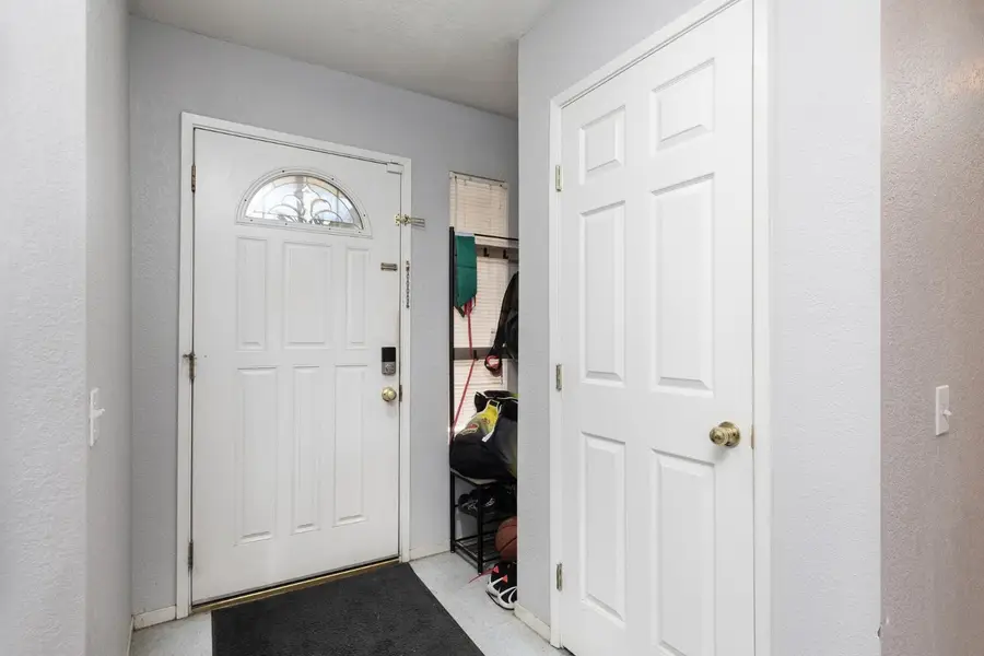 366 N Perry Avenue, Dinuba, CA 93618 - #3