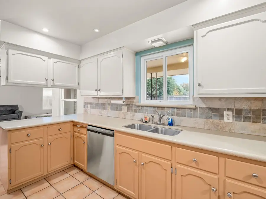 525 E Vartikian Avenue, Fresno, CA 93710 - #3