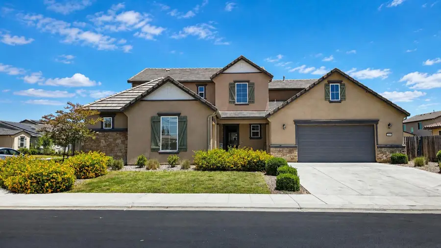 2698 N Arroyo Avenue, Fresno, CA 93727 - #2