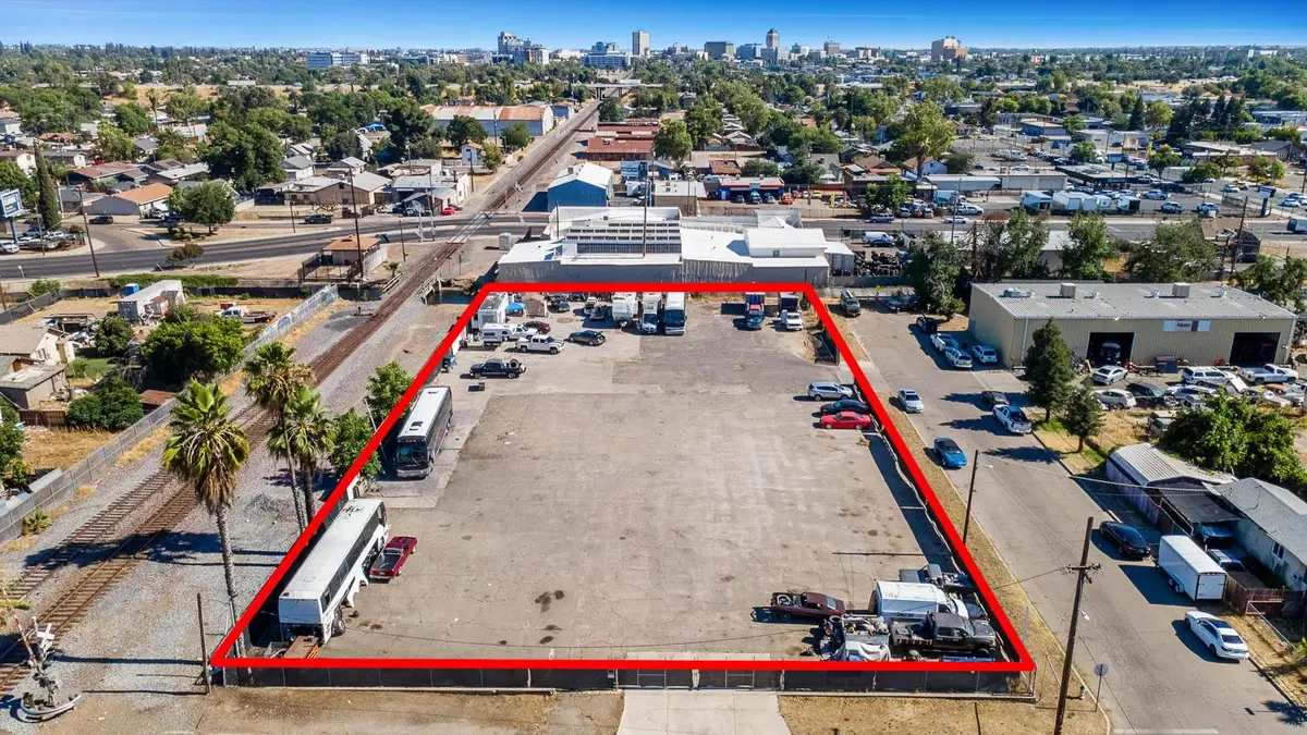 1206 N Effie Street, Fresno, CA 93703 - #1