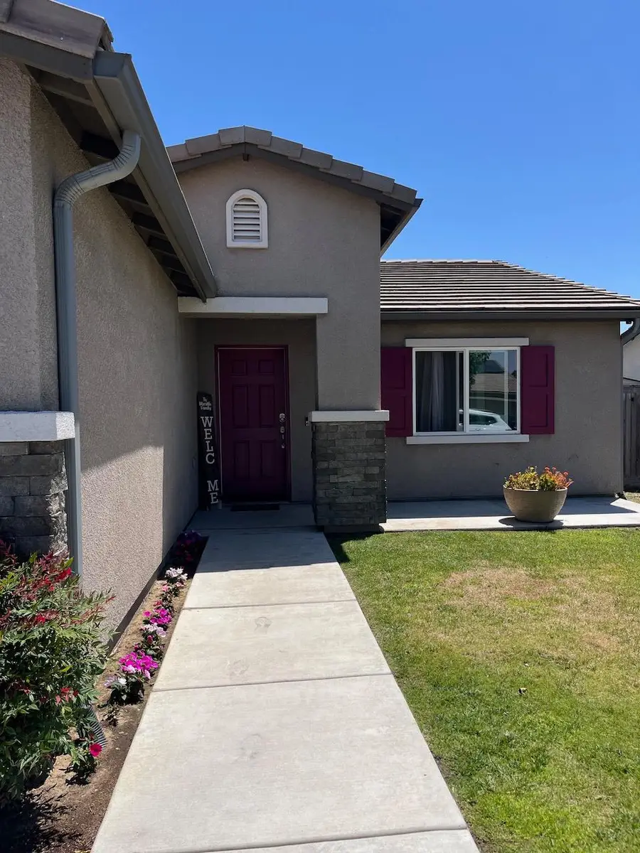 561 Fir Avenue, Sanger, CA 93657 - #2