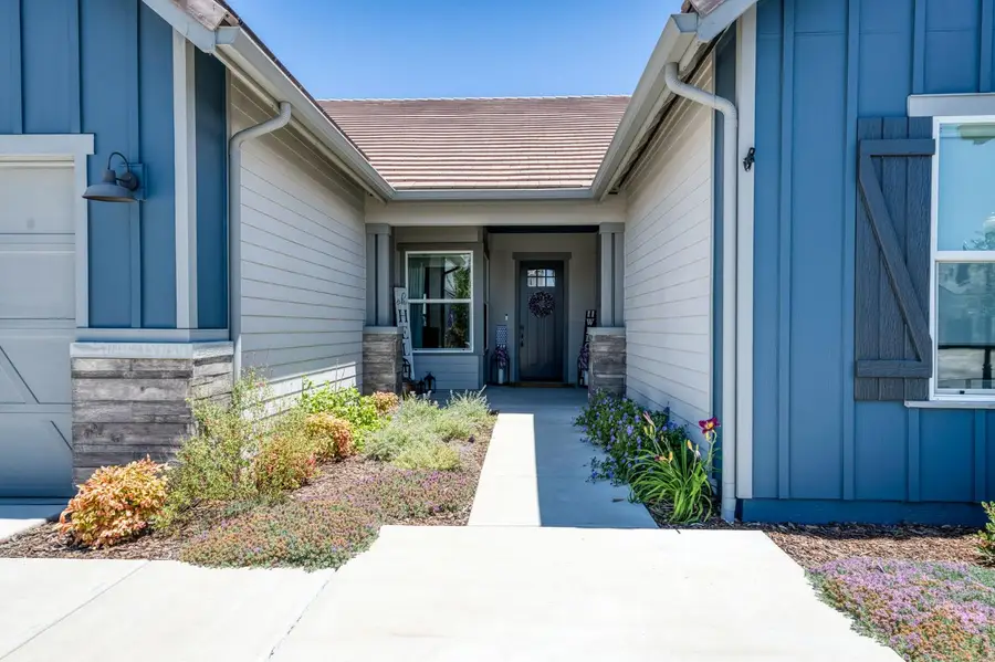 1715 N Renn Avenue, Clovis, CA 93619 - #3