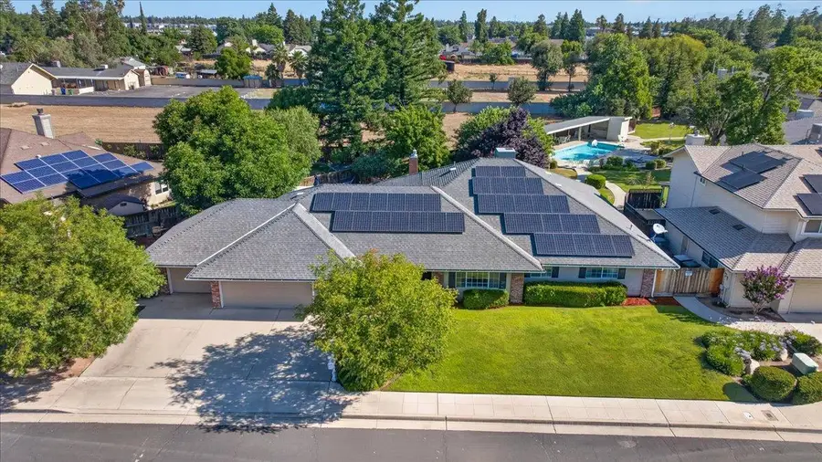 321 W Paul Avenue, Clovis, CA 93612 - #2