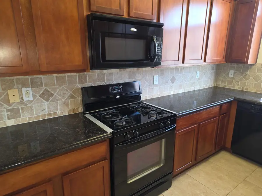 5619 W University Avenue, Fresno, CA 93722 - #3