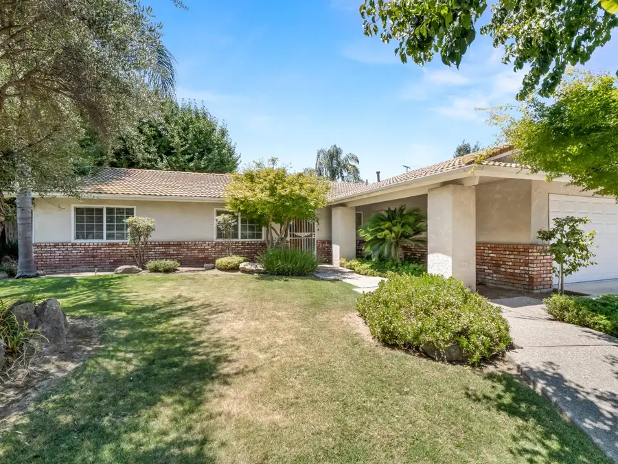 323 N Villa Avenue, Fresno, CA 93727 - #2