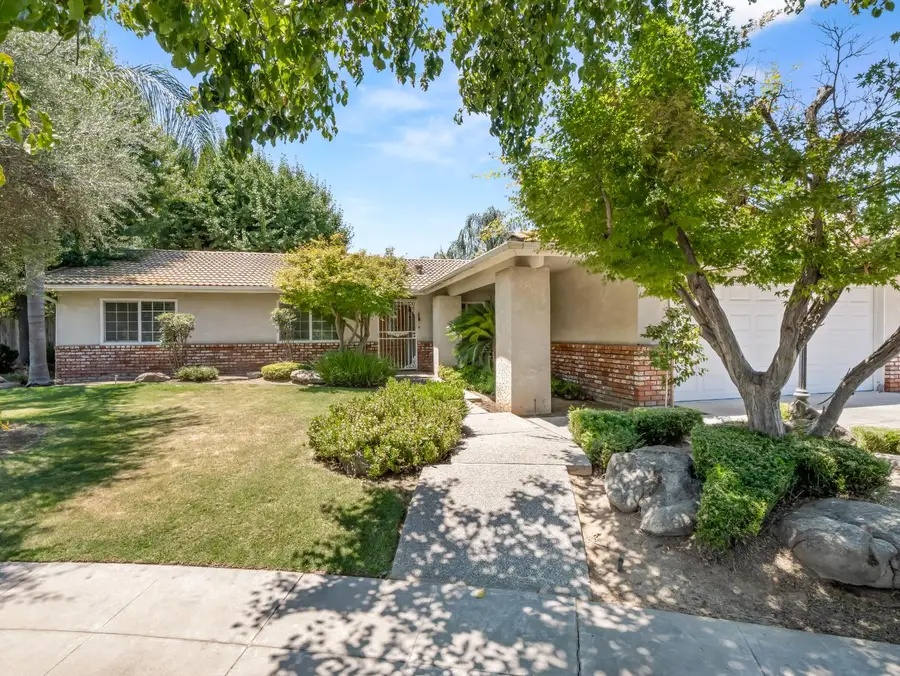 323 N Villa Avenue, Fresno, CA 93727 - #3