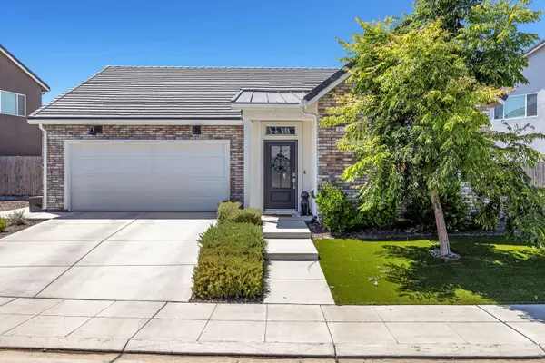 854 Blue Oak Lane W, Madera, CA 93636