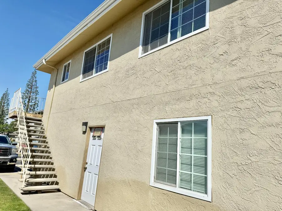 495 W Santa Ana Avenue #4, Clovis, CA 93612 - #3