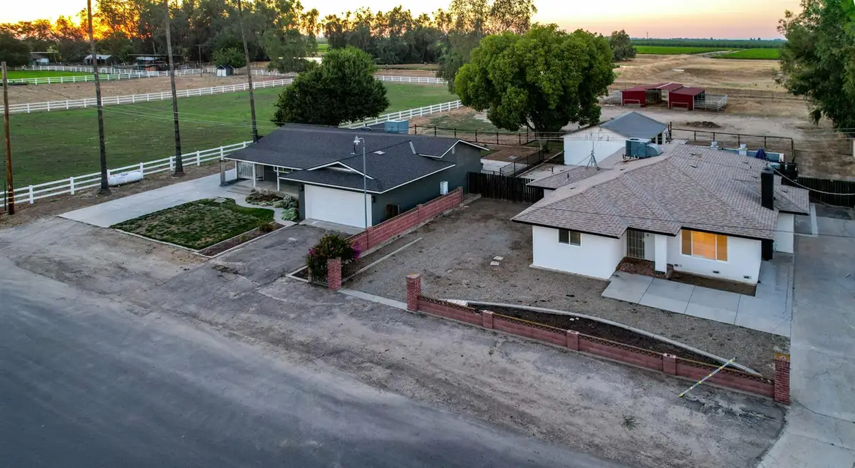 1374 E Gaschen Avenue, Fresno, CA 93725 - #1