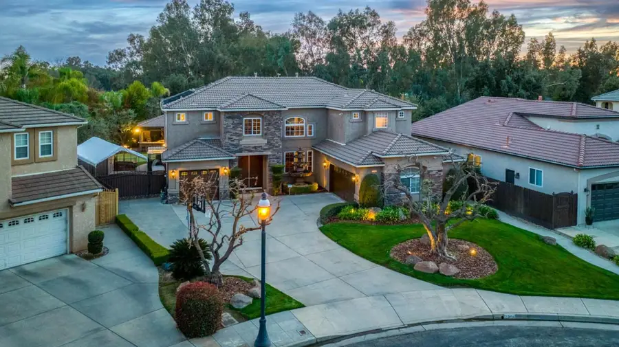 2264 Vermont Avenue, Clovis, CA 93619 - #2