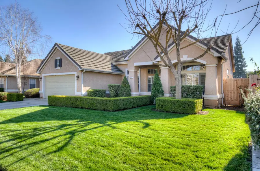 4611 W Rio Bravo Drive, Fresno, CA 93722 - #2