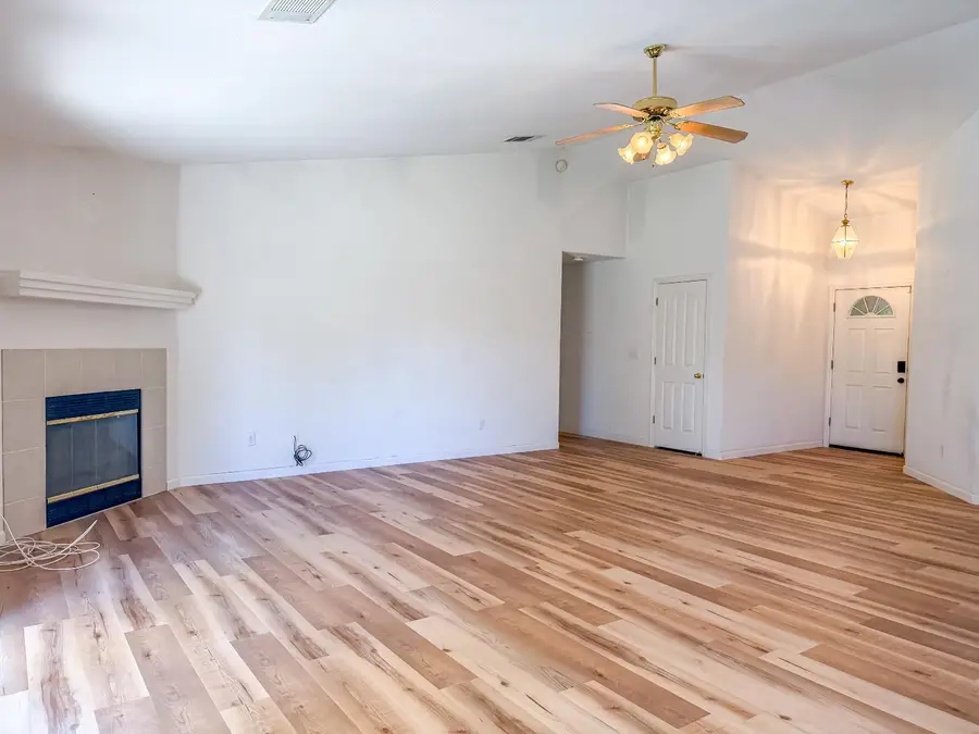 2451 W Cheryll Avenue, Porterville, CA 93257 - #3