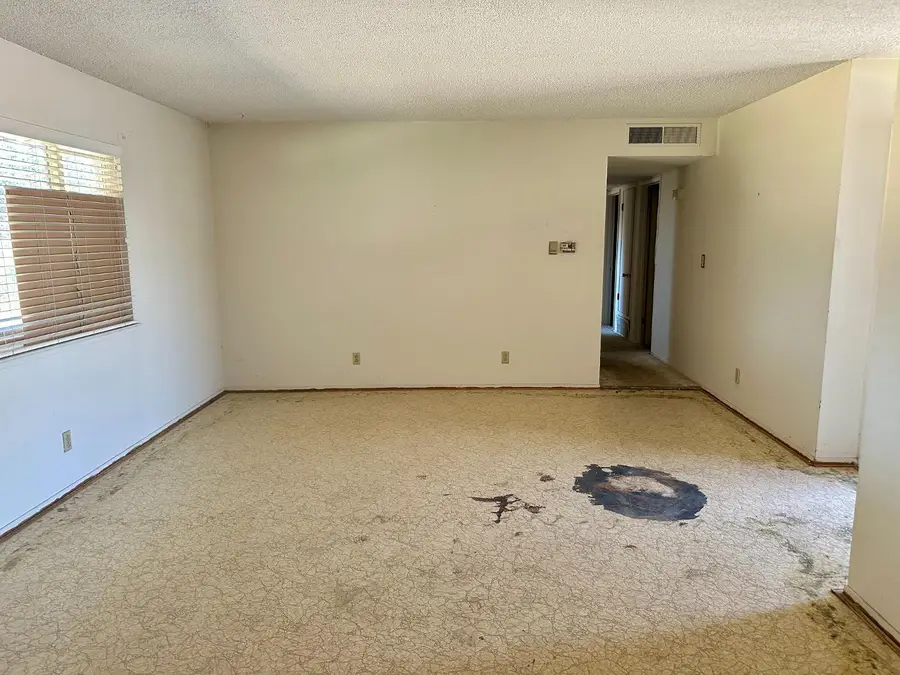 2153 Knowles Street, Selma, CA 93662 - #3
