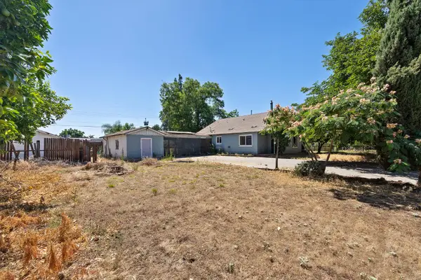 2448 S Lewis Lane, Sanger, CA 93657