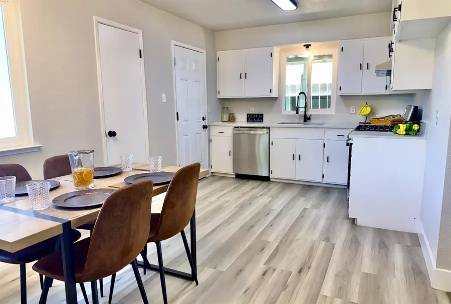 238 W Swift Avenue, Clovis, CA 93612 - #3