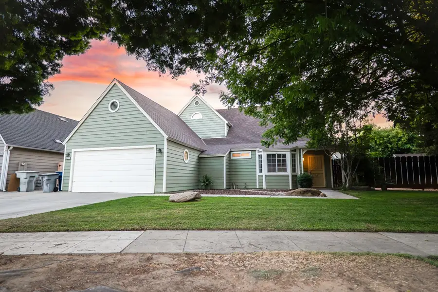 5427 N Aurora Avenue, Fresno, CA 93722 - #2