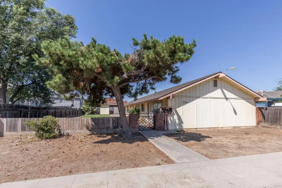 259 N K Street, Dinuba, CA 93618 - #2