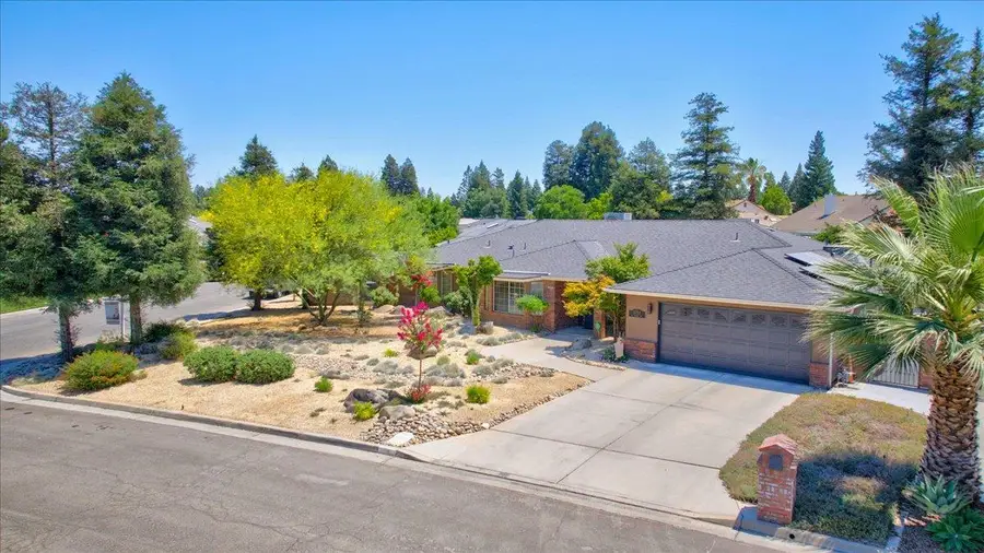 3733 W Wathen Avenue, Fresno, CA 93711 - #3