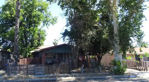 3135 E El Monte Way, Fresno, CA 93702