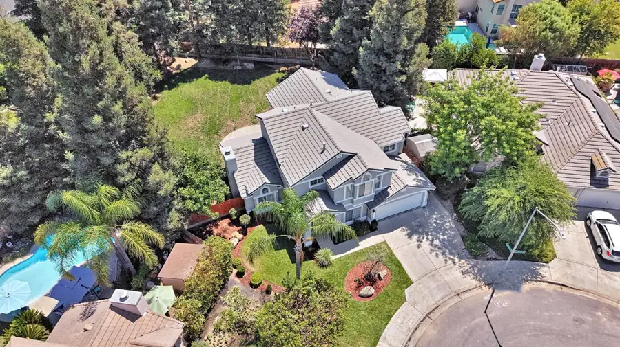 838 E Omaha Avenue, Fresno, CA 93720 - #2