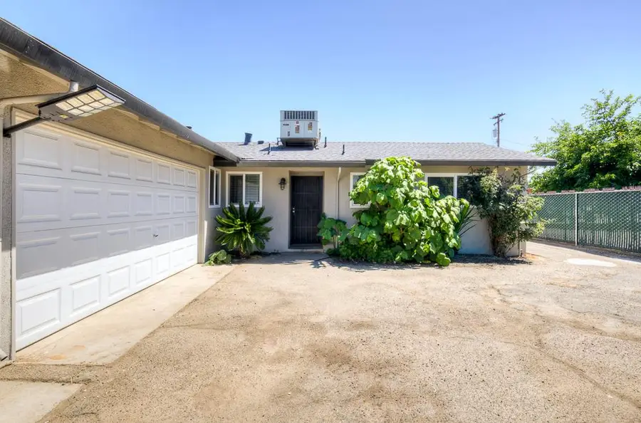 4563 E Sierra Madre Avenue, Fresno, CA 93726 - #3
