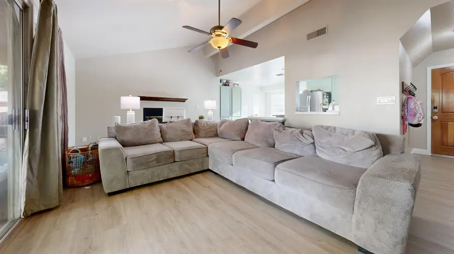 6094 N Mccaffrey Avenue, Fresno, CA 93722 - #3