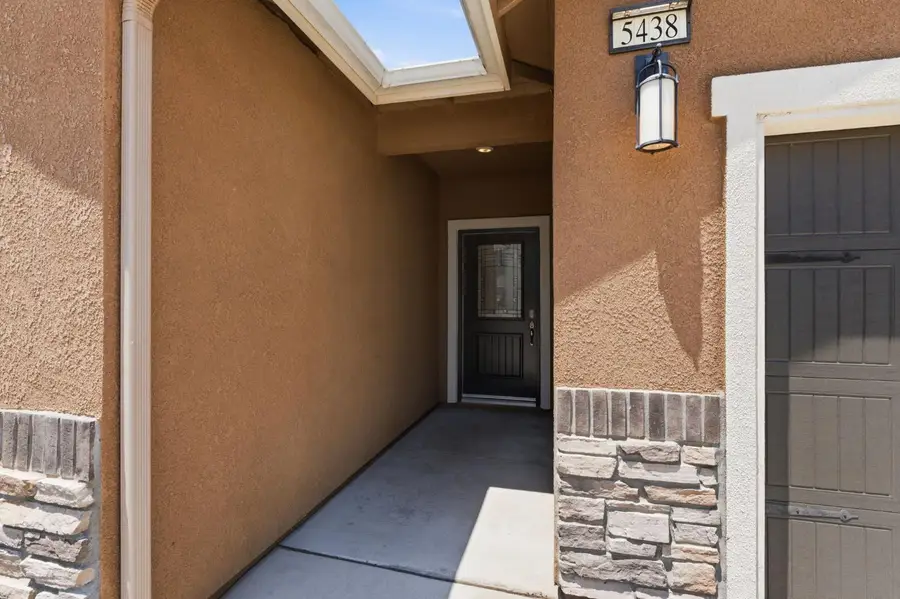 5438 W Floradora Avenue, Fresno, CA 93722 - #3