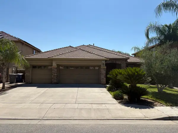 1105 N Perry Avenue, Clovis, CA 93611