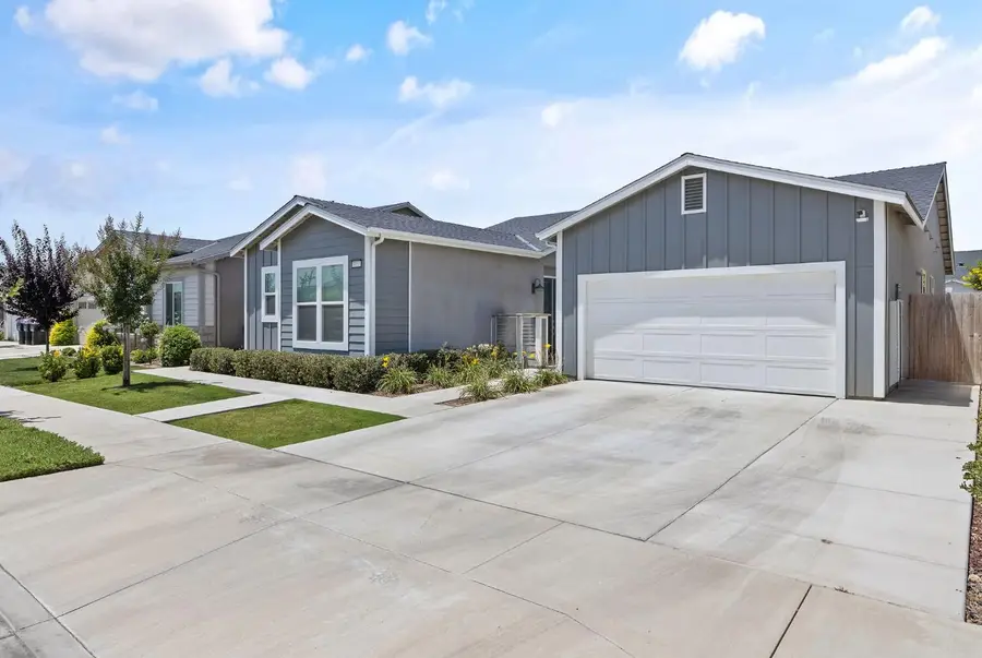 3733 N Clay, Visalia, CA 93291 - #2