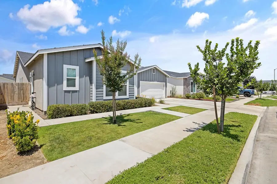 3733 N Clay, Visalia, CA 93291 - #3