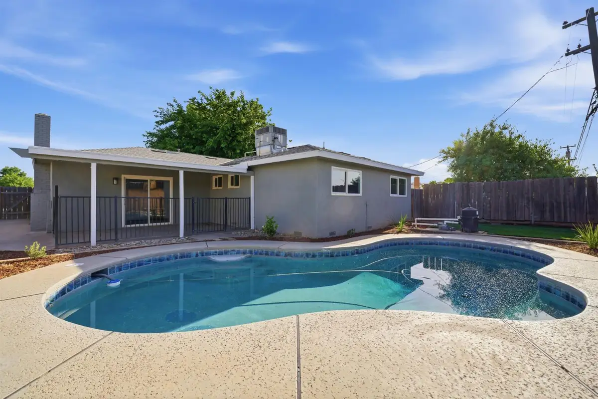 821 W Fairmont Avenue, Clovis, CA 93612 - #1