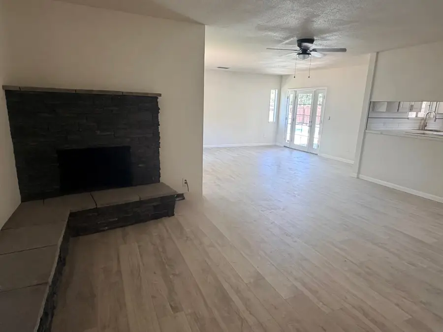 435 S Armstrong, Fresno, CA 93727 - #2