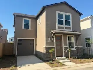 6575 E Cresthaven Drive, Fresno, CA 93727