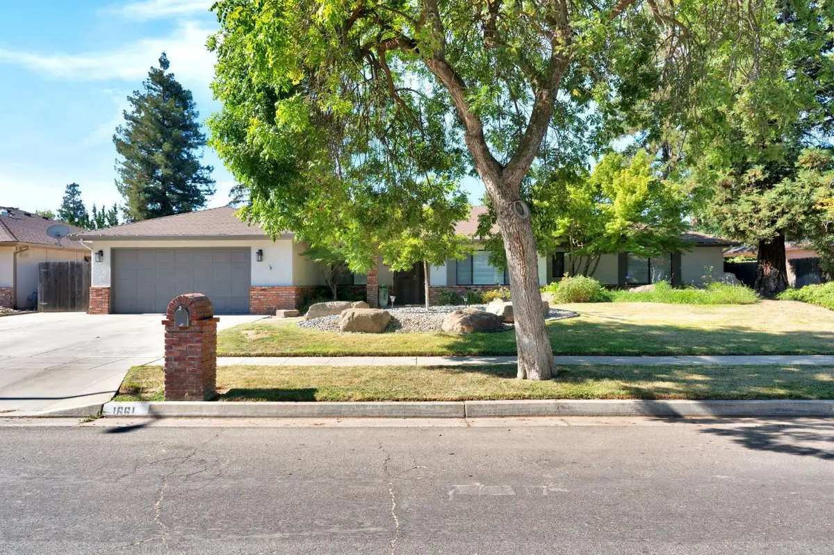 1661 E Fallbrook Avenue, Fresno, CA 93720 - #1