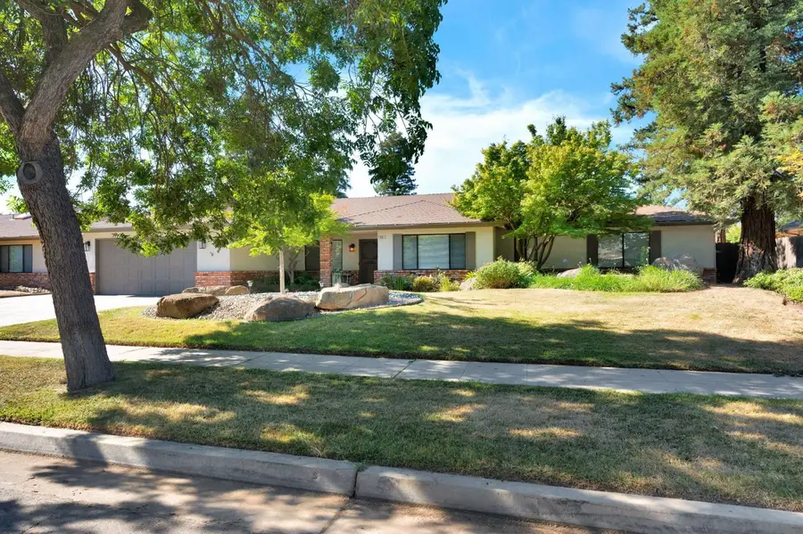 1661 E Fallbrook Avenue, Fresno, CA 93720 - #3