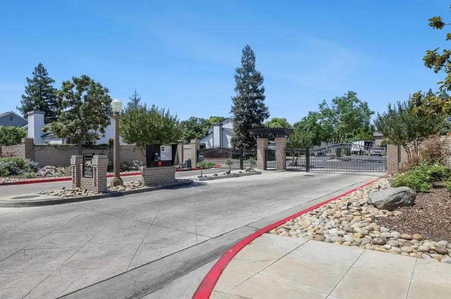8665 N Cedar Avenue #116, Fresno, CA 93720 - #2