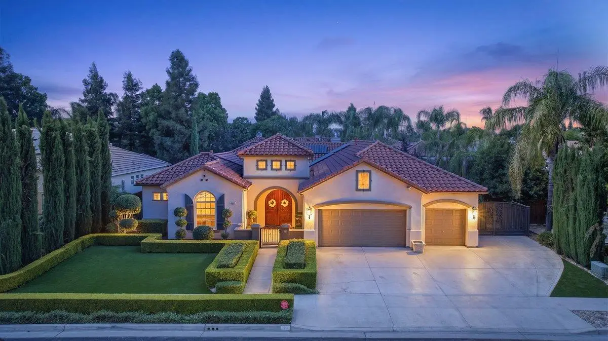 633 W Richmond Avenue, Clovis, CA 93619 - #1