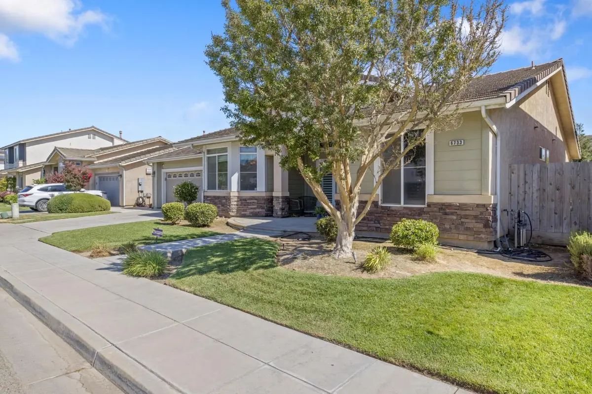 6733 W Dovewood Lane, Fresno, CA 93723 - #1