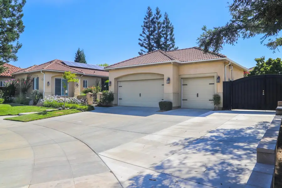 1813 N Ryan Avenue, Clovis, CA 93619 - #2